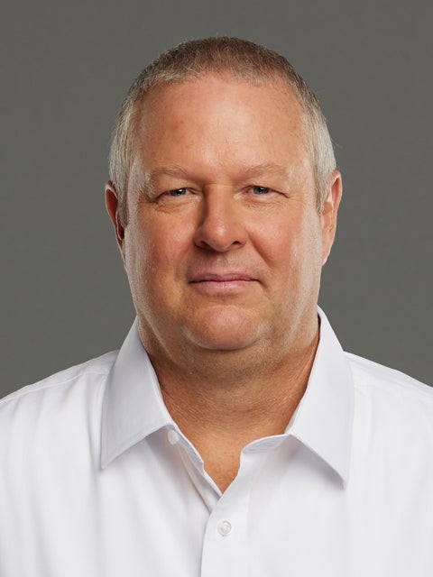 並且堅持高 並且堅持高